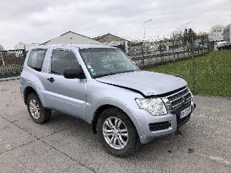 Voiture accidenté Mitsubishi Pajero 3.2  di-d 2015/8