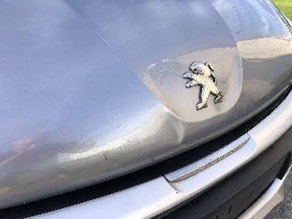 Peugeot 208 1.2 picture 19