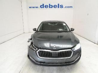 damaged passenger cars Skoda Octavia AMBITION 2020/12