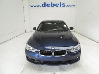 krockskadad bil auto BMW 3-serie I 2018/10