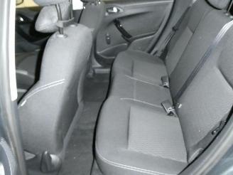 Peugeot 208  picture 17