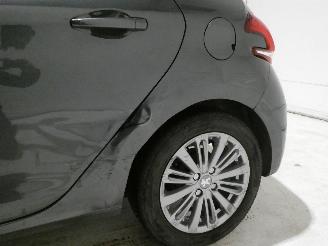 Peugeot 208  picture 4