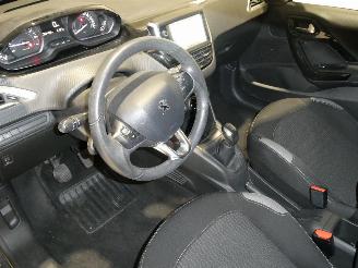 Peugeot 208  picture 15