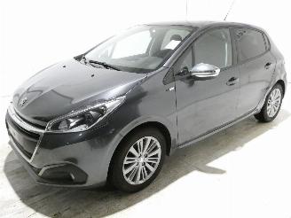 Peugeot 208  picture 3