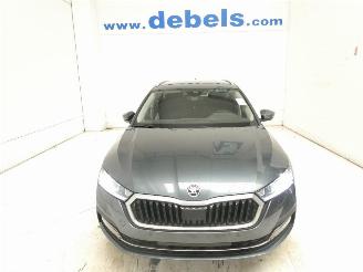 krockskadad bil auto Skoda Octavia AMBITION 2022/2