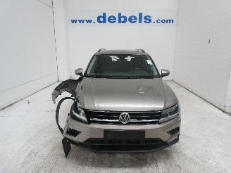 krockskadad bil auto Volkswagen Tiguan COMFORTLINE 2017/6
