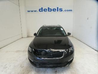 krockskadad bil auto Skoda Octavia AMBITION 2019/4