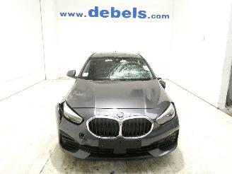 damaged passenger cars BMW 1-serie  2020/2
