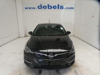 Schadeauto Opel Astra K 2021/12