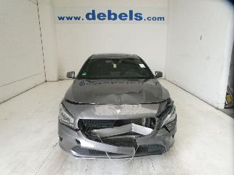 krockskadad bil auto Mercedes 200-serie 200 D 2017/10