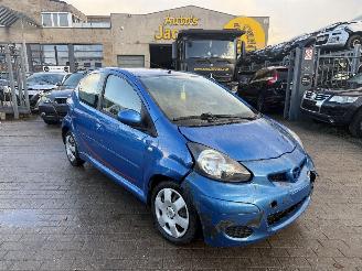 Damaged car Toyota Aygo 1.0I AUTOMAAT 2010/1