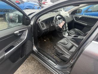 Volvo Xc-60 MOMENTUM AWD picture 6