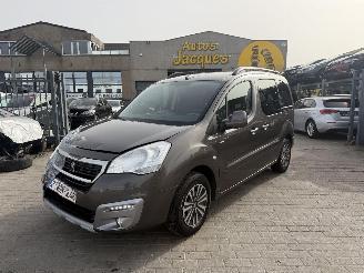 skadebil auto Peugeot Partner TEPEE 1.2 PURETECH 2017/9