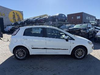 uszkodzony samochody osobowe Fiat Punto 1.3 MULTIJET 2011/4