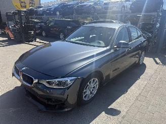 Schadeauto BMW 3-serie SEDAN COMFORT 2016/10
