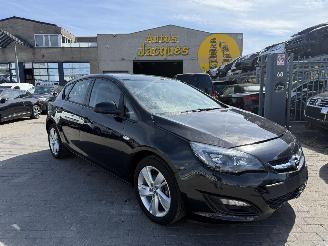 Schadeauto Opel Astra 1.4I COMFORT 2013/2