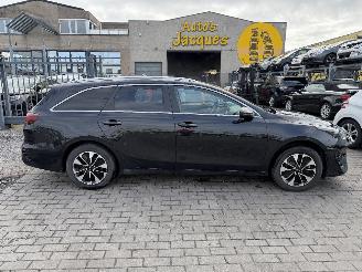 Schadeauto Kia Ceed 1.6I PHEV 2023/6