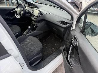 Peugeot 208 1.2 ALLURE picture 21