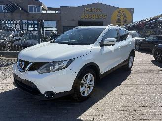 Schadeauto Nissan Qashqai 1.2 DIG-T TEKNA 2015/4