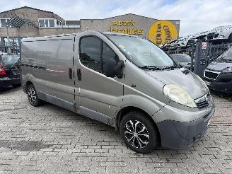 krockskadad bil auto Opel Vivaro ENGINE OUT 2009/3