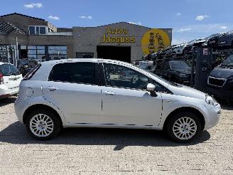 Vaurioauto  passenger cars Fiat Punto 1.2I 2014/1