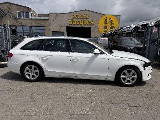 Vaurioauto  passenger cars Audi A4 Avant 2.0 TDI 2011/6
