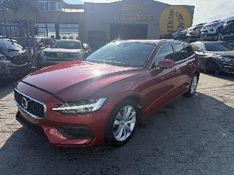 Schadeauto Volvo V-60 2.0 D3 MOMENTUM 2019/2