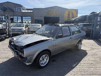 krockskadad bil auto Volkswagen Polo 1.3 OLDTIMER 1988/1