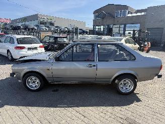 Damaged car Volkswagen Polo 1.3 OLDTIMER 1988/1