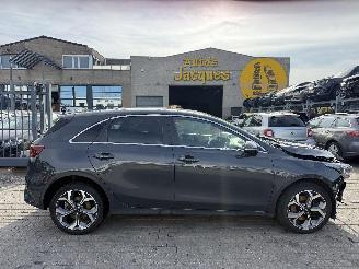 damaged passenger cars Kia Ceed 1.0T GDI DYNAMIC 2019/9