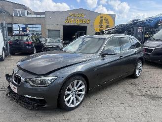 Schadeauto BMW 3-serie LUXERY TOURING 2017/9