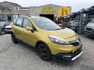 damaged passenger cars Renault Scenic 1.5 DCI XMOD 2014/1