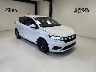 damaged passenger cars Dacia Sandero  2025/4