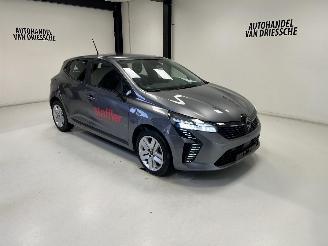 Vaurioauto  passenger cars Renault Clio  2025/3