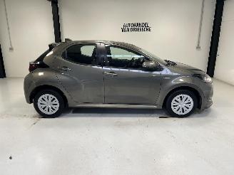 Toyota Yaris HYBRIDE picture 2