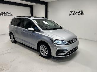 Damaged car Volkswagen Touran DSG+ PANORAMA 2016/10
