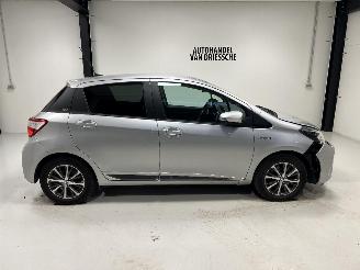 Toyota Yaris HYBRIDE picture 2