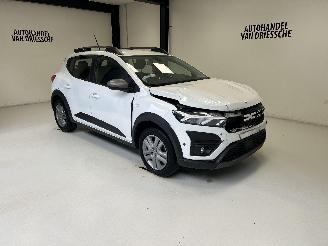 krockskadad bil auto Dacia Sandero LPG+ESSENCE 2023/8
