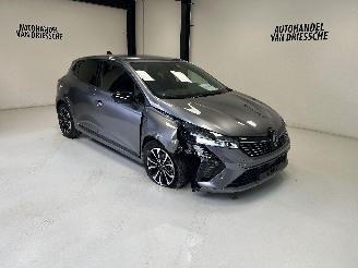 krockskadad bil auto Renault Clio TECHNO 2025/12