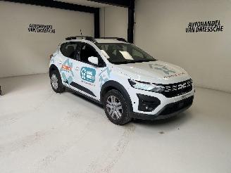 Schadeauto Dacia Sandero LPG- BENZINE 2023/12