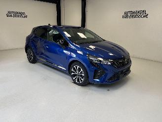 skadebil auto Renault Clio TECHNO 2025/8
