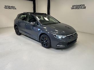 Vaurioauto  passenger cars Volkswagen Golf PLUGIN HYBRIDE 2022/11