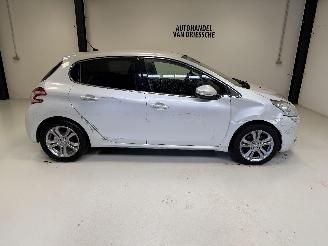 uszkodzony samochody osobowe Peugeot 208 ALLURE 2014/2