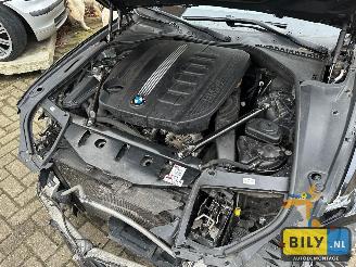 BMW 5-serie F11 530D N57 carbon schwarz metallic (416) picture 6