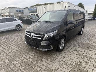 krockskadad bil auto Mercedes V-klasse V300 d Avantgarde Edition 4 matic extra lang 2024/1