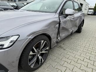 uszkodzony samochody osobowe Volvo V-60 Volvo V60 B4 Kombi Core MildHybrid 2025/6