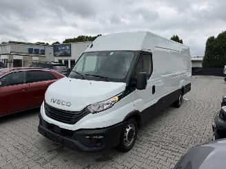 krockskadad bil bus Iveco  Daily 35C16  Hoog+Lang 2025/9