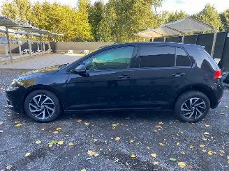 Damaged car Volkswagen Golf COMFORTLINE 2018/10