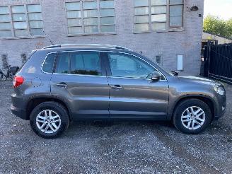 Vaurioauto  passenger cars Volkswagen Tiguan 2.0 TDI 2011/1