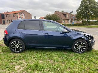 krockskadad bil auto Volkswagen Golf EDITION 2016/1